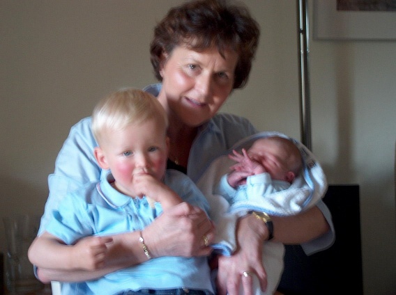 Oma Goosensen met Rens en Wouter